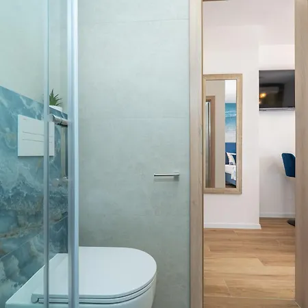 Quiet And Relaxing Seastar With A Balcony