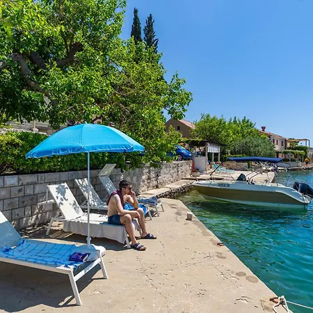 Quiet And Relaxing Seastar With A Balcony * Zaton (Dubrovnik-Neretva)