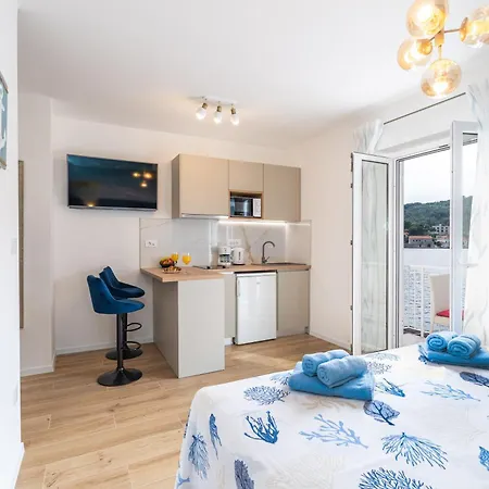 Quiet And Relaxing Seastar With A Balcony